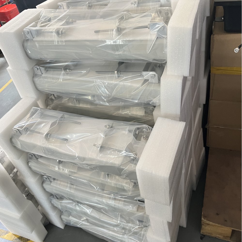 700-2700MHz 60cm long range full band 13dBi Outdoor dual band single polarization plate antenna